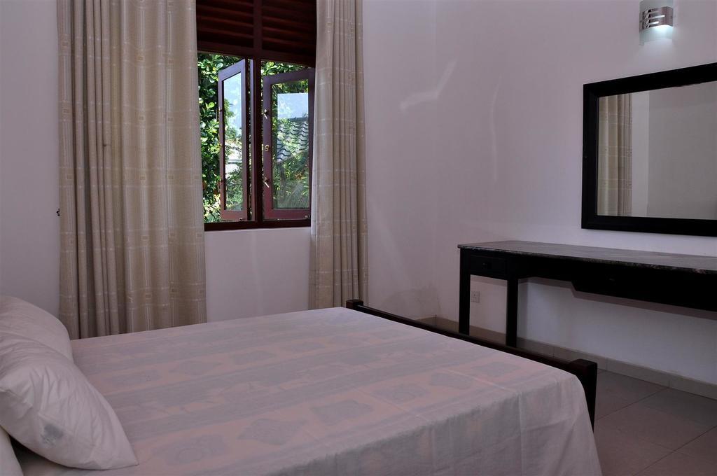 Harris Villa Hikkaduwa Rum bild